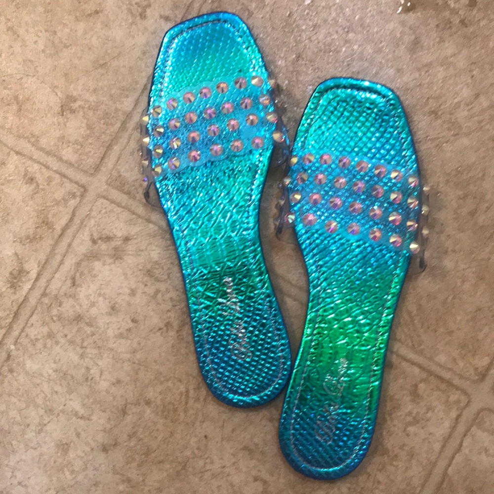 fashion nova sliders only worn once.